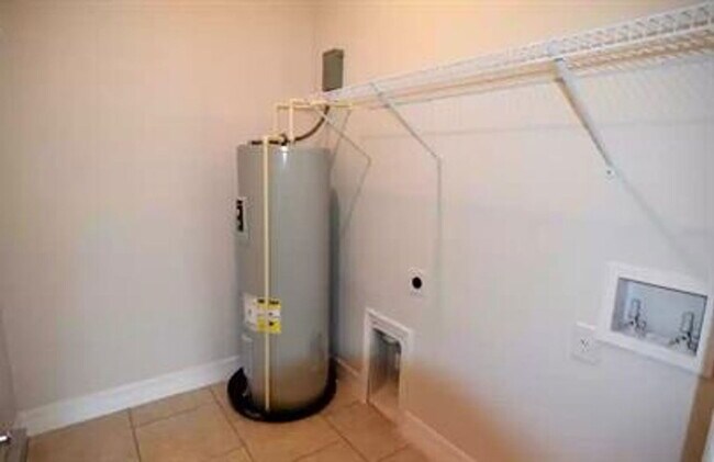 Building Photo - 1035 San Cristobal Ave