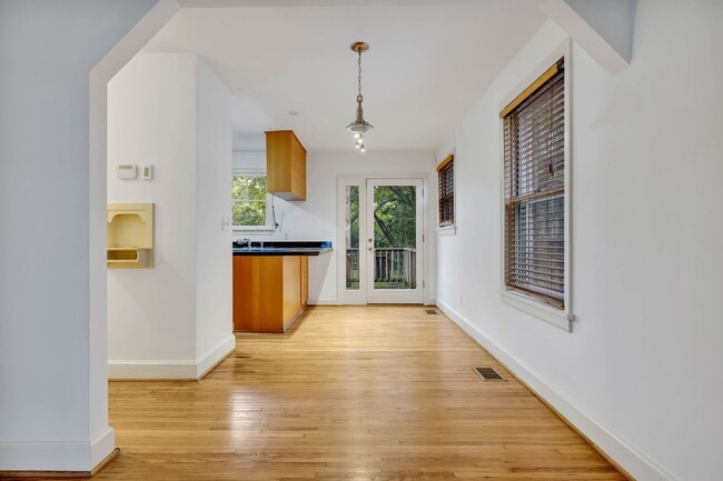 Building Photo - Charming and well-maintained 2-bd 1-bath h...