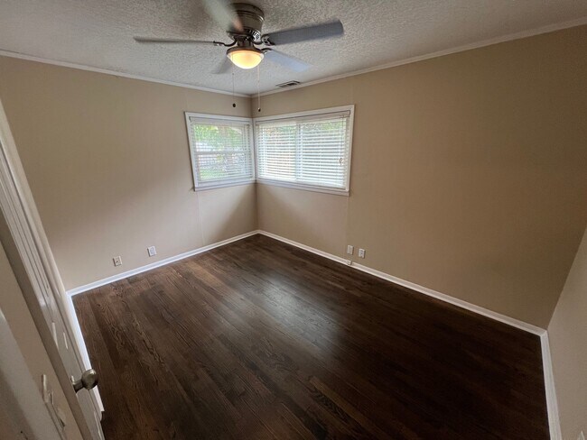 Building Photo - 2121 W Wedington Dr