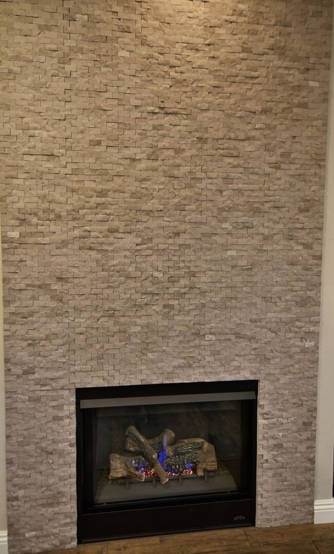 Building Photo - Gorgeous 3bed / 2.5bath home located in Tuscany!