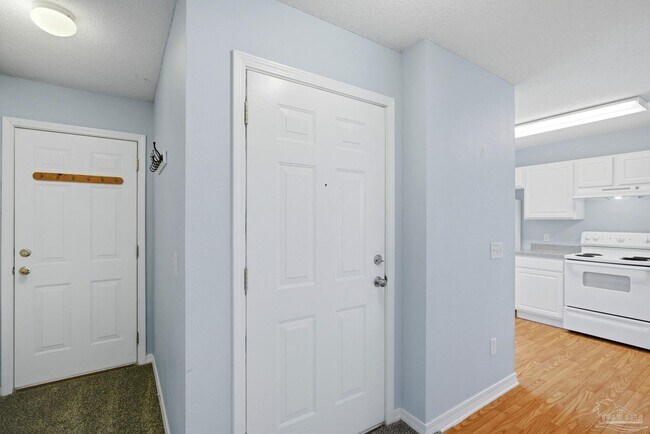 Building Photo - 1076 Antigua Cir