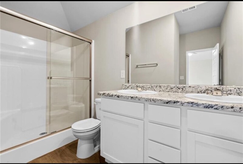 Building Photo - 526 W Fountain Cir