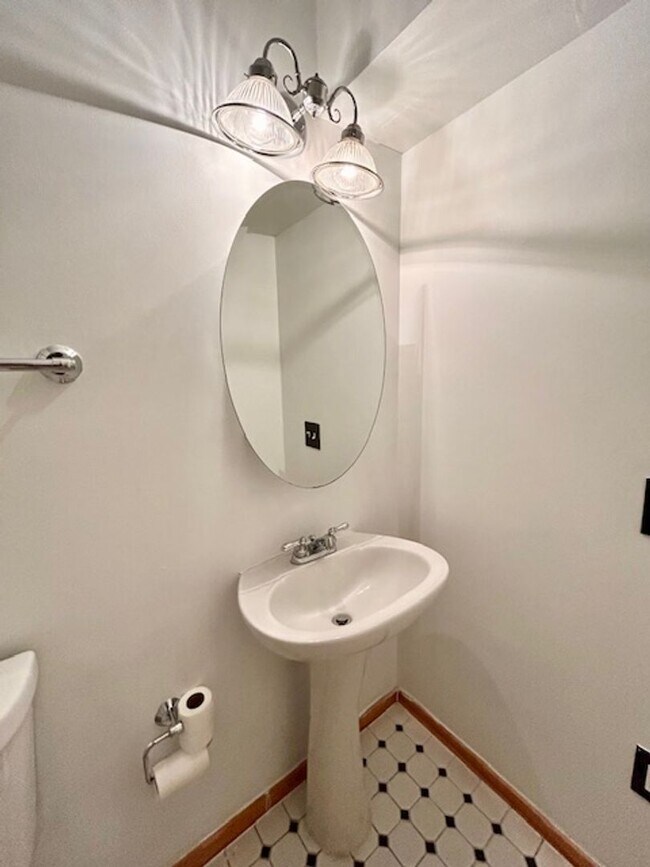 Building Photo - 9 Long Green Ct