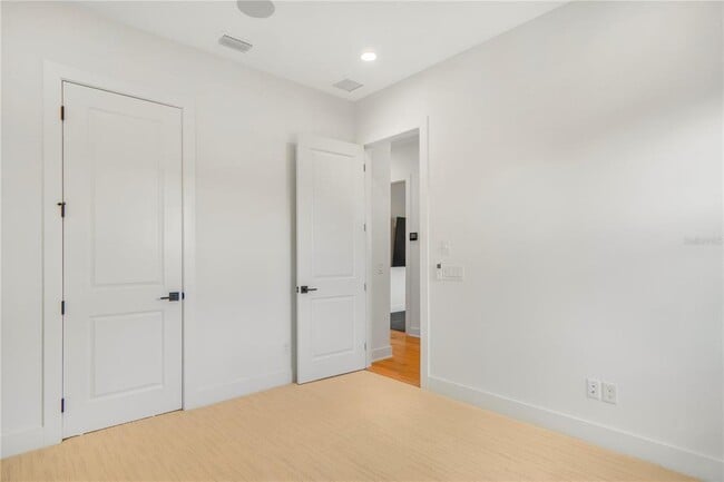 Building Photo - 15023 Pendio Dr