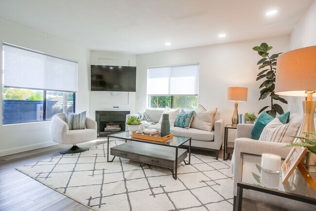 Building Photo - Newly Renovated 3BR/2BA Condo in