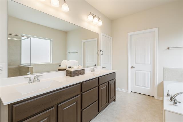 Building Photo - 15841 Oak Pointe Dr