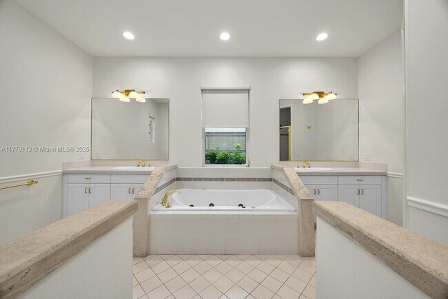 Building Photo - 11149 SW 78th Ave