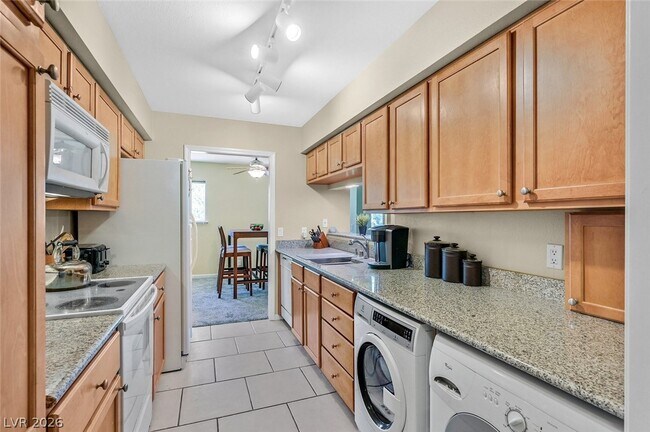 Building Photo - 668 Oakmont Ave