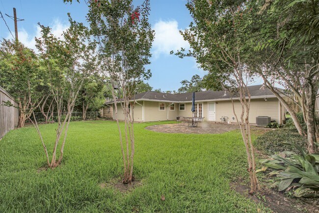Building Photo - 4924 Mimosa Dr