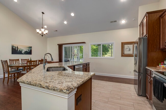 Building Photo - 134 Daleyuhski Way