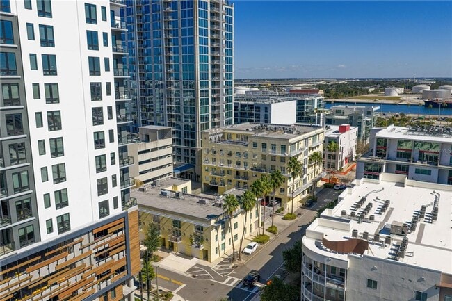 Building Photo - 1212 E Whiting St