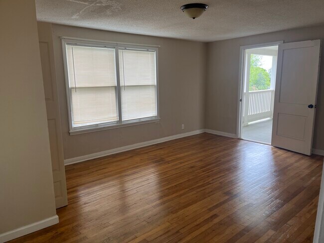 Master bedroom - 1103 W Washington St