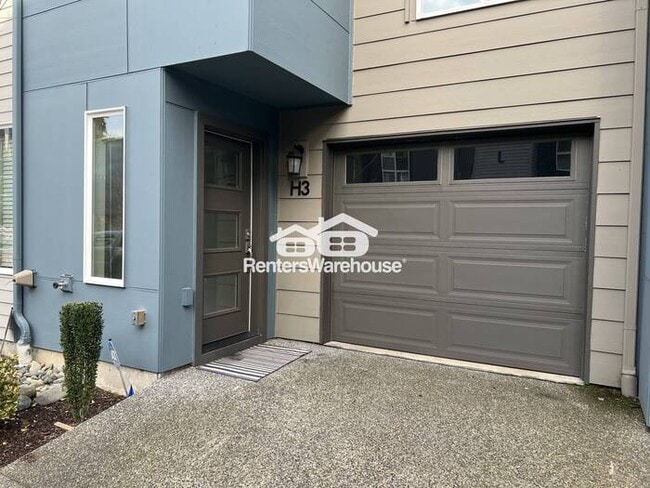 Building Photo - Spacious Townhome in Lynnwood Available Now!
