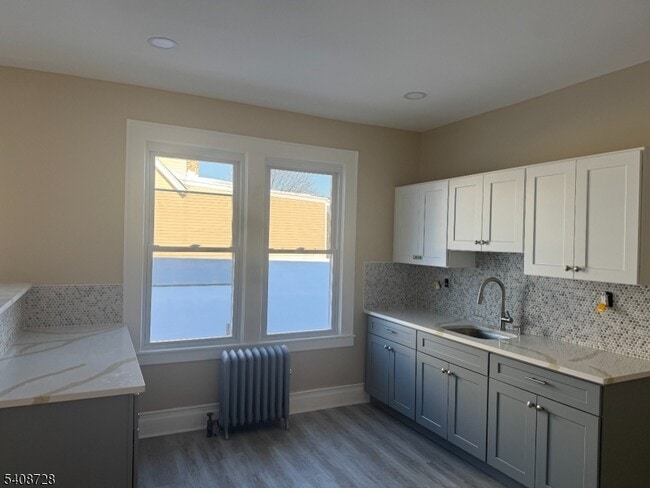 Building Photo - 56 Smith St