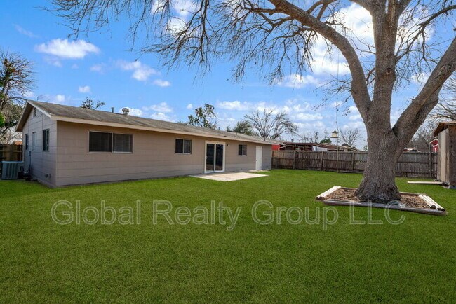 Building Photo - 301 Deborah Dr