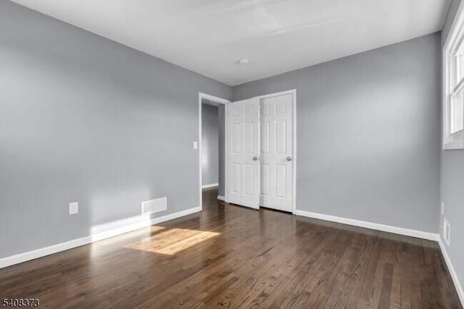 Building Photo - 415 Highland Pl