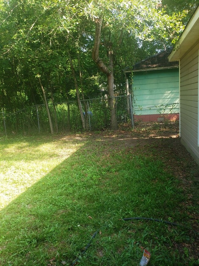 Building Photo - 2109 1st Ave