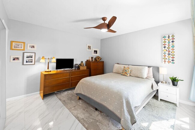 Building Photo - 3000 NE 16th Ave