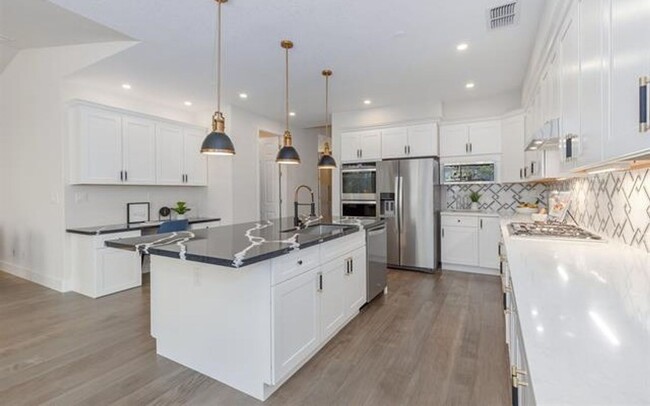 Building Photo - Livermore South Very Private 4 bedroom/3 b...
