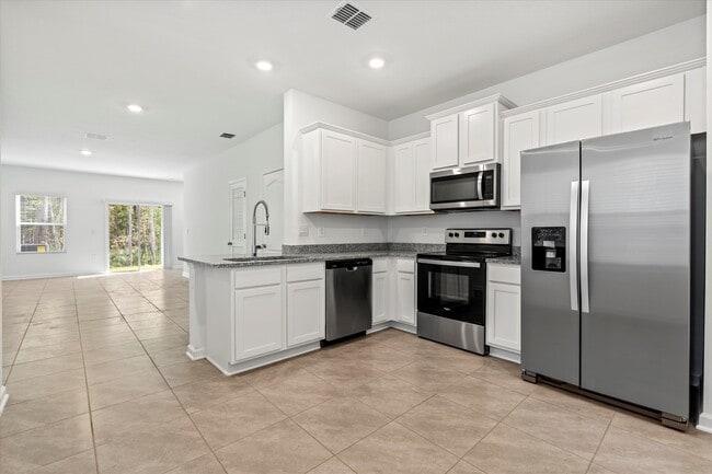 Building Photo - 82 Vero Dr