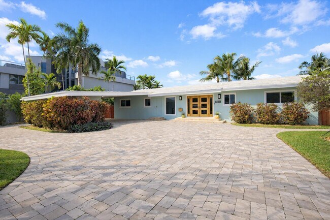 Building Photo - 3018 NE 26th St