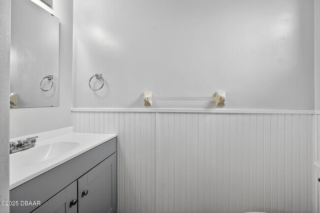 Building Photo - 168 W Sandalwood Ct