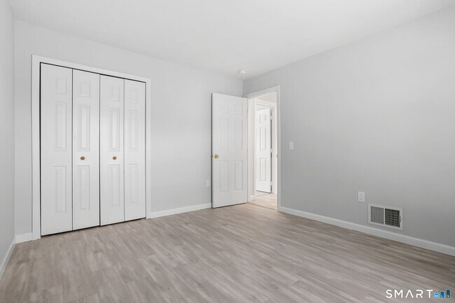 Building Photo - 19 Candlewood Springs Road