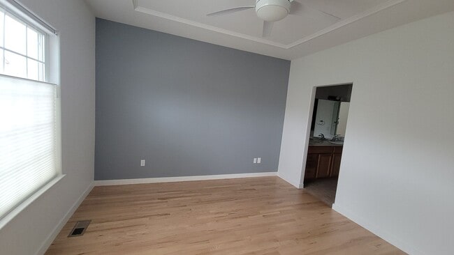 Building Photo - Beautiful Single Story Townhouse with Den & Attached 2-Car Garage