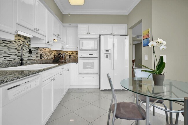 Building Photo - 4779 Collins Ave