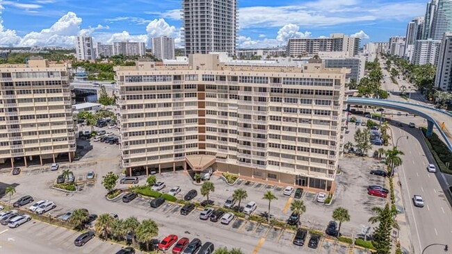 Building Photo - 1825 S Ocean Dr