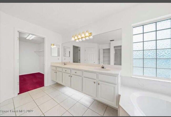 Building Photo - 525 Justine Ave NW