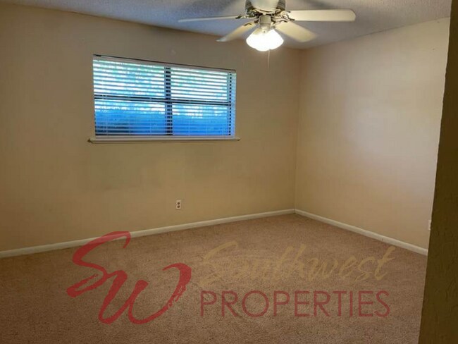 Building Photo - 3/2 Brick home in a quiet family neighborhood