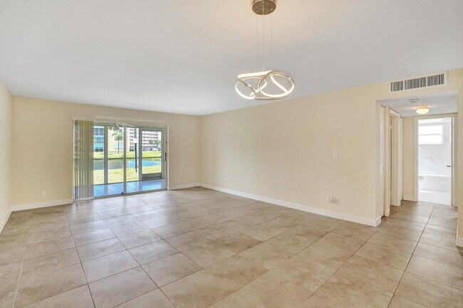 Building Photo - 301 SE 3rd St