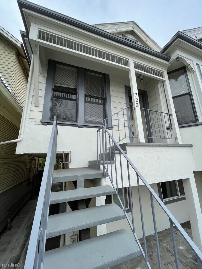 Building Photo - 723 27th St