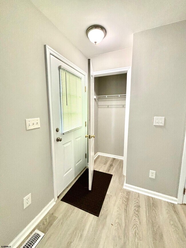 Building Photo - 27 Oyster Bay