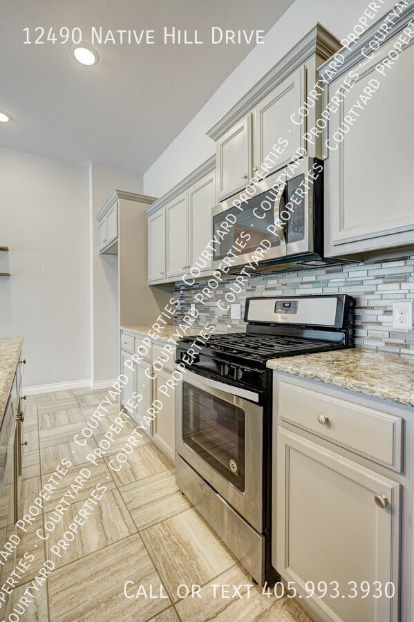 Building Photo - 12490 Native Hill Dr