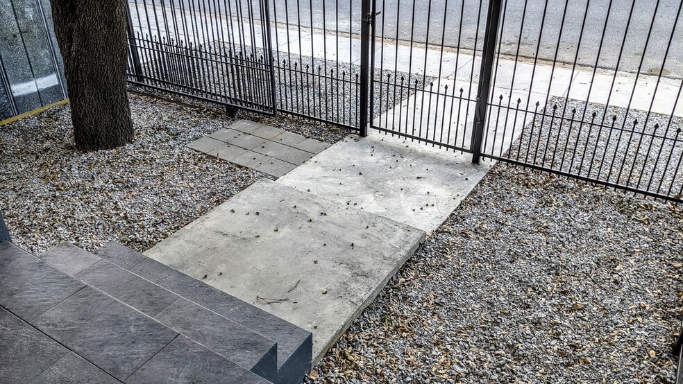 Building Photo - 919 Hendricks Ave