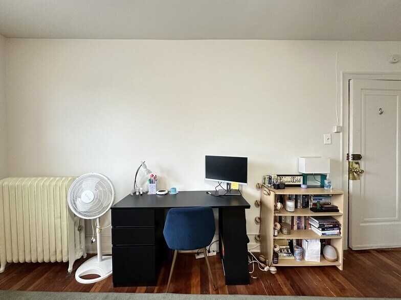 Building Photo - 4532 N Ashland Ave