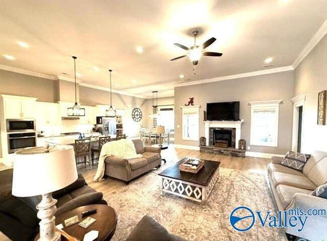 Building Photo - 17123 Stonegate Dr