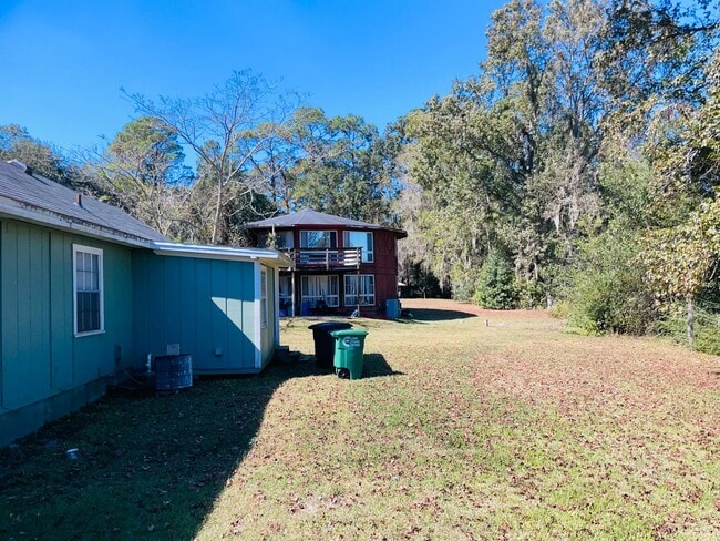 Building Photo - Duplex off North Monroe Street