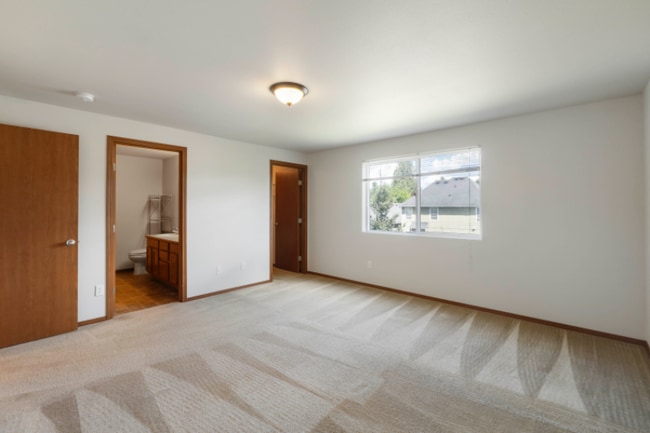 Building Photo - 11727 9th Ave Ct E