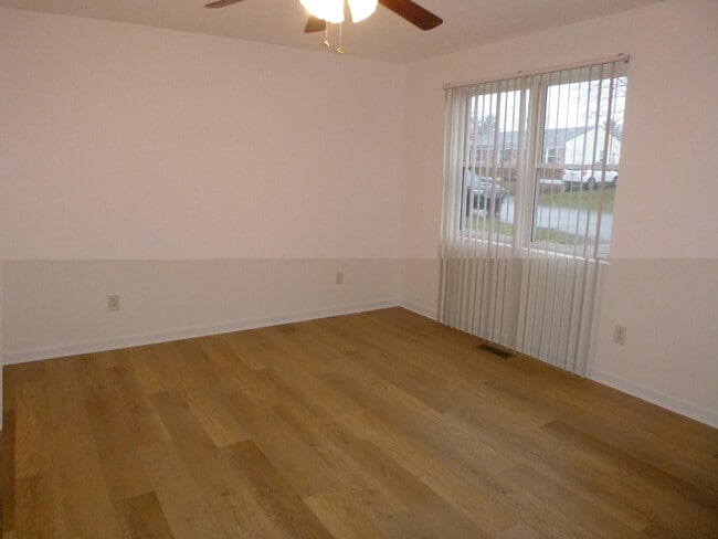 Building Photo - 1208 Fiesta Way