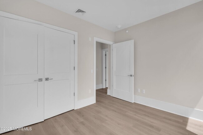 Building Photo - 218 3rd Ave