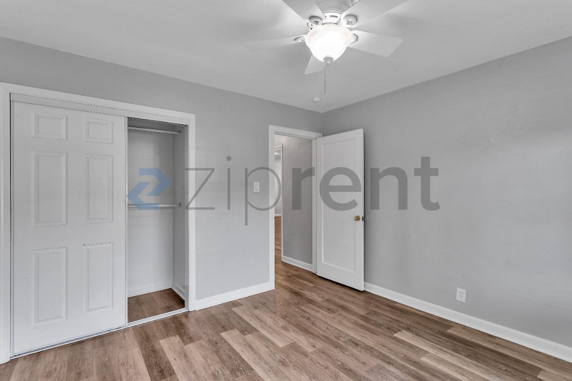 Building Photo - Unit