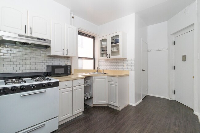Building Photo - 345 E 94th St