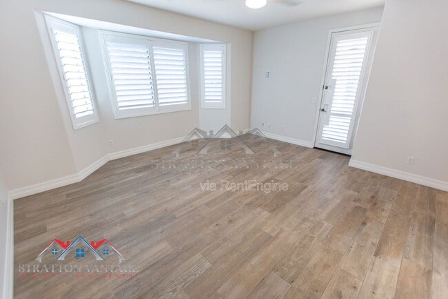 Building Photo - 661 E Julian Dr