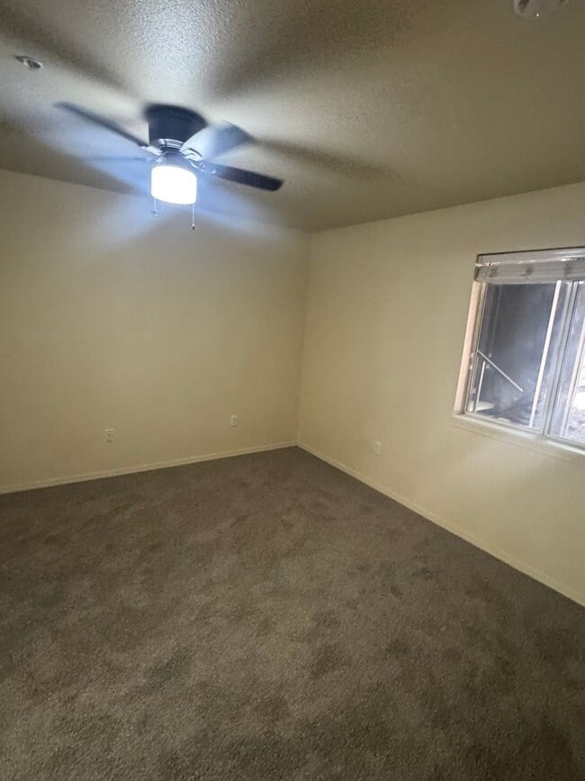 Building Photo - 2-Bed Condo in The Arbors- Ready for Move-In!