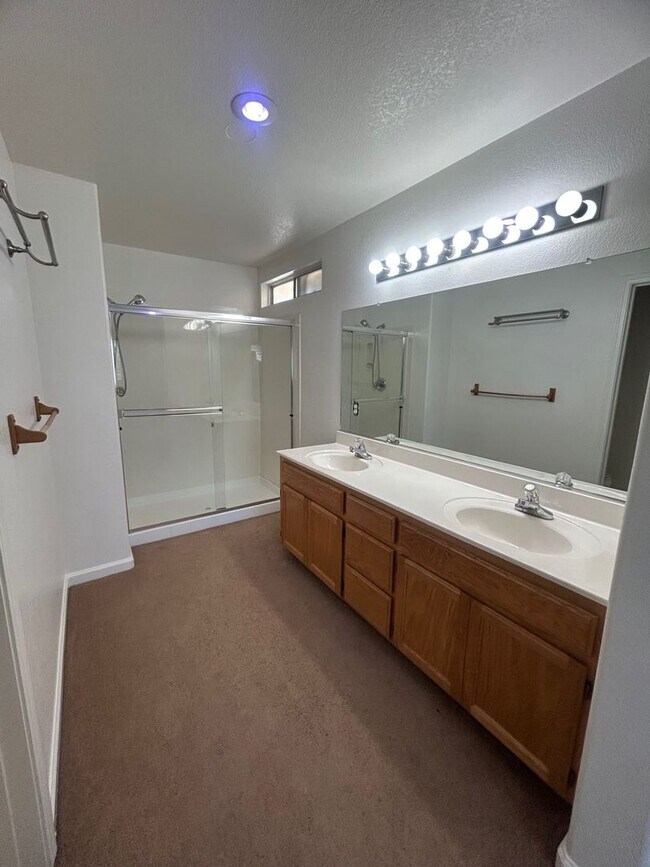 Building Photo - Great Home in a Wonderful Neighborhood in Tracy