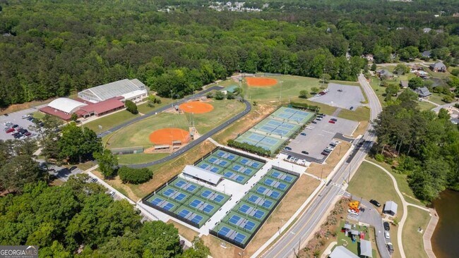 Building Photo - 541 N White St