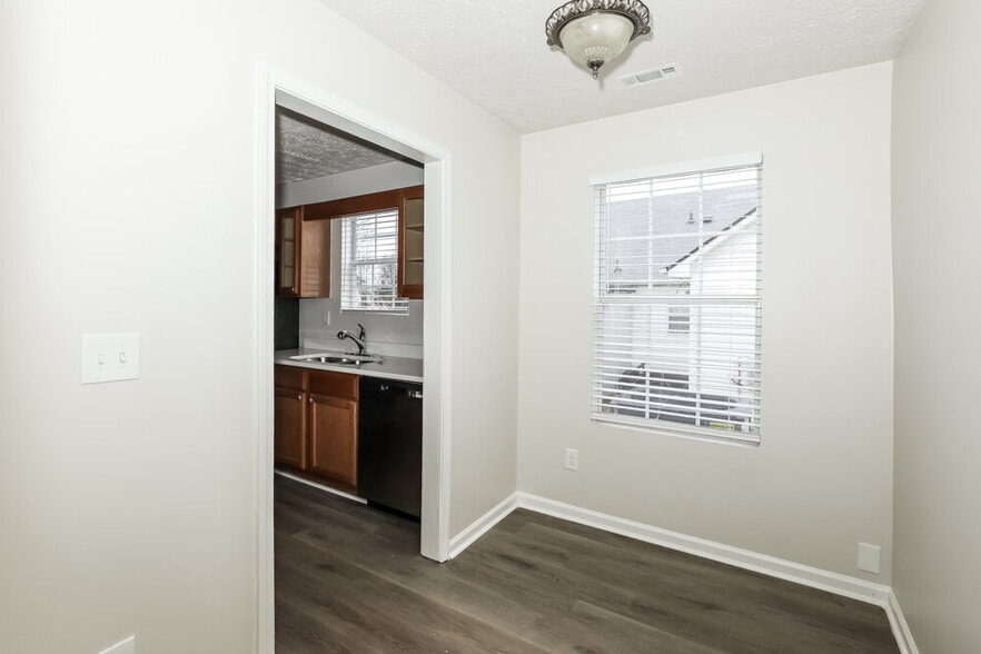 Building Photo - 93 Gleneagles Way